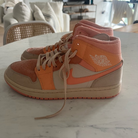AIR IORDAN 1 mid apricot - Picture 3 of 6